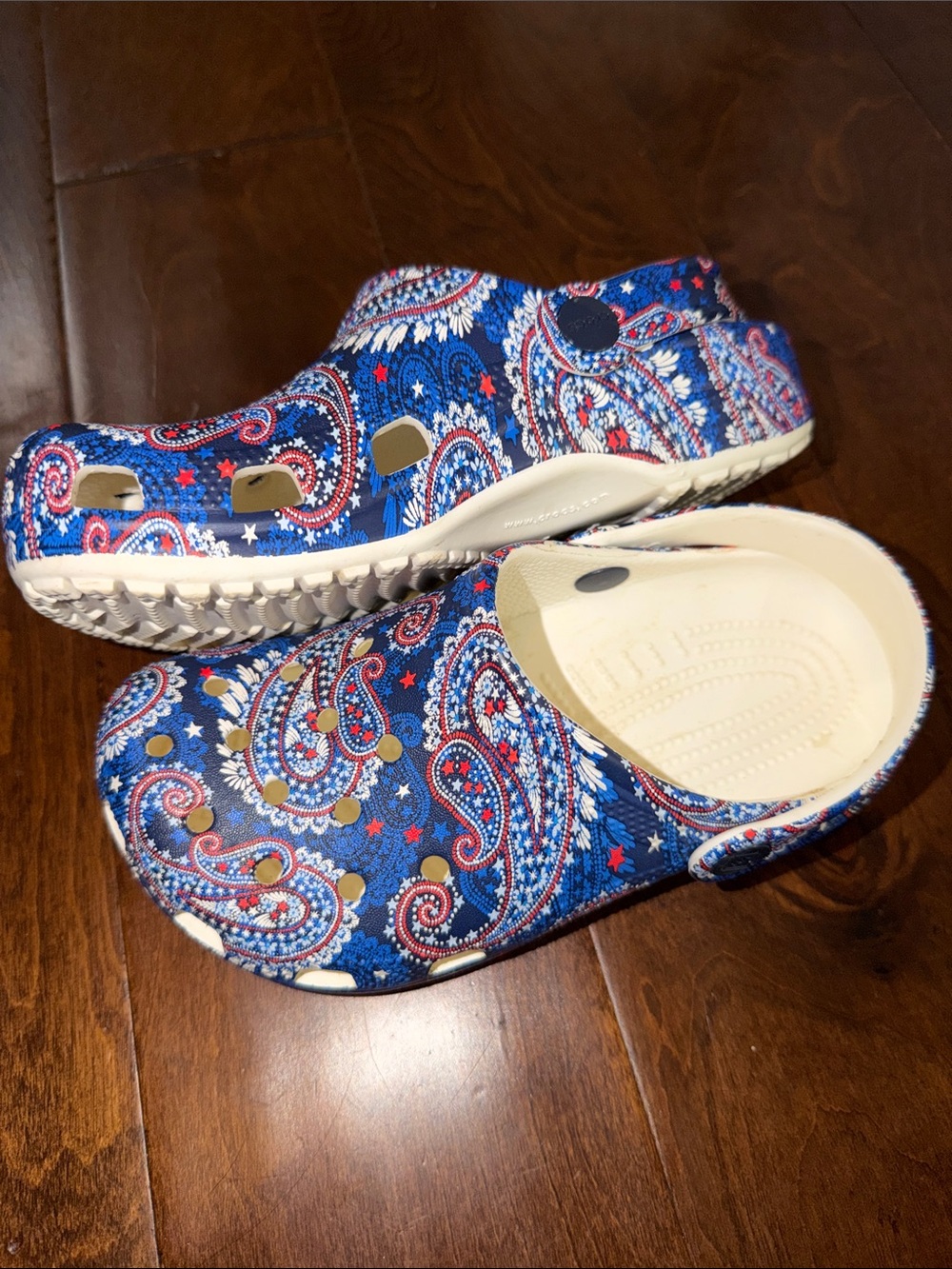 CROCS Paisley Pattern Clog in Blue, Red, White